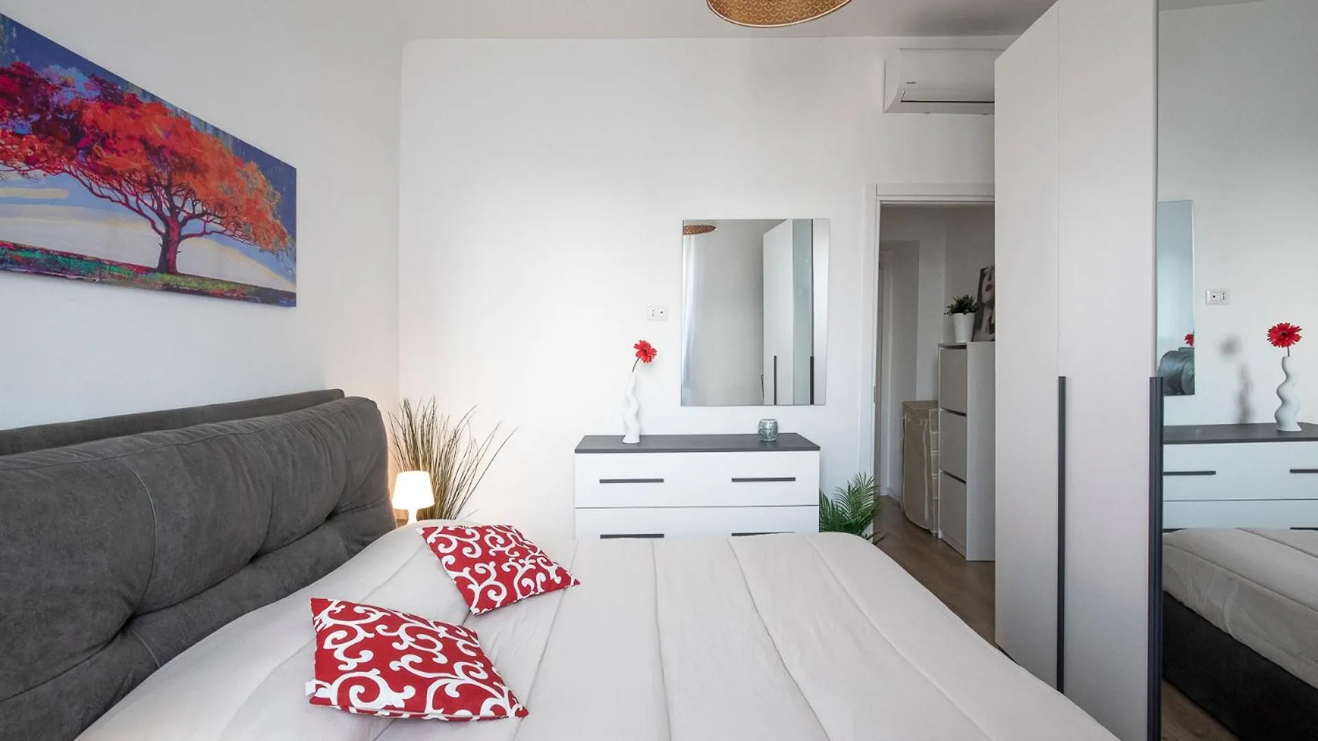 Milan Easy Living 10 Min To Duomo Apartment Italy